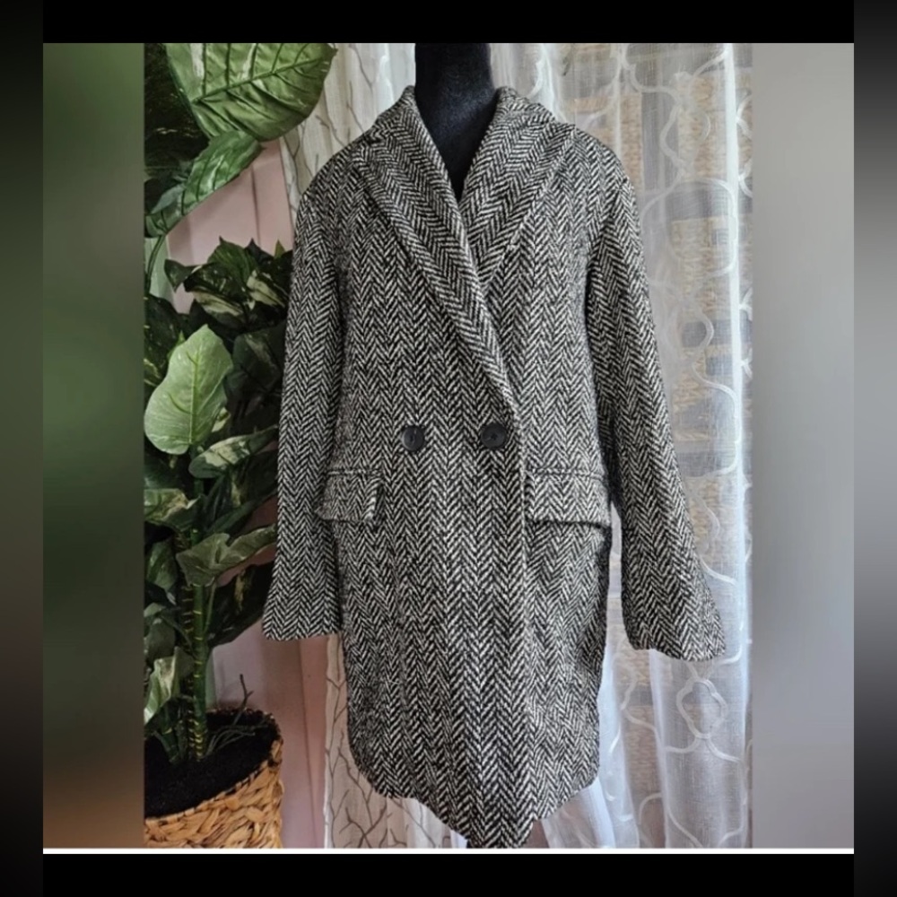 A New Day
Women’s coat
Black and white 
Pockets 
Long sleeve 
NWT